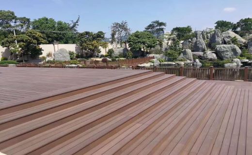 河北花园的装饰中使用户外地板有什么好处
